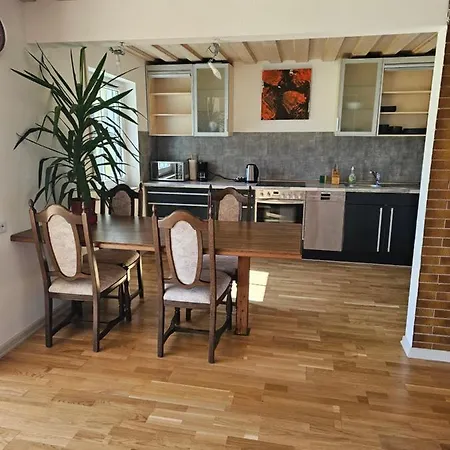 ⌂ Privatwohnung Lejlighed